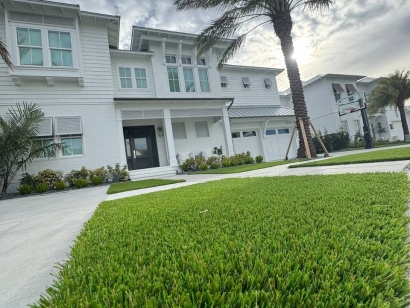 Close-up view of Supreme 60 artificial turf installed in Tampa, Florida - lush green American Syn-Turf lawn for residential landscaping